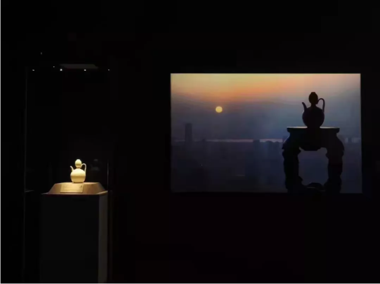 港澳宝典资料大全-德基美术馆展柜