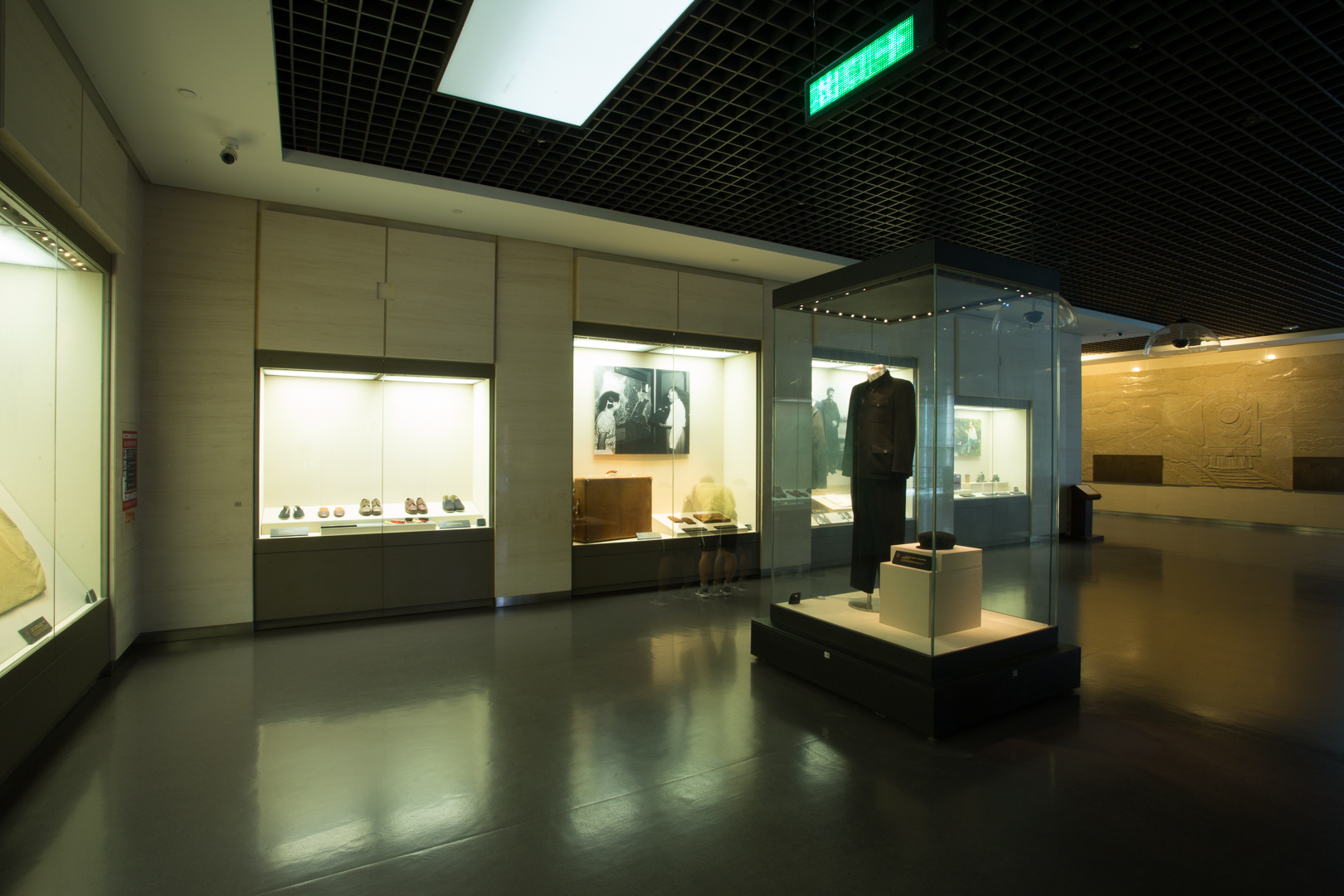 韶山毛泽东纪念馆——港澳宝典资料大全展柜